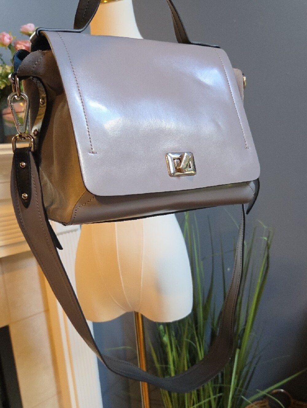 NICOLI Gray Leather Shoulder Bag with Black Strap - Picture 16 of 16